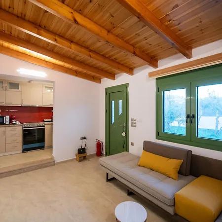 House By The Sea * Aigio