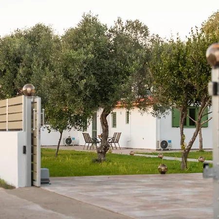 House By The Sea * Aigio